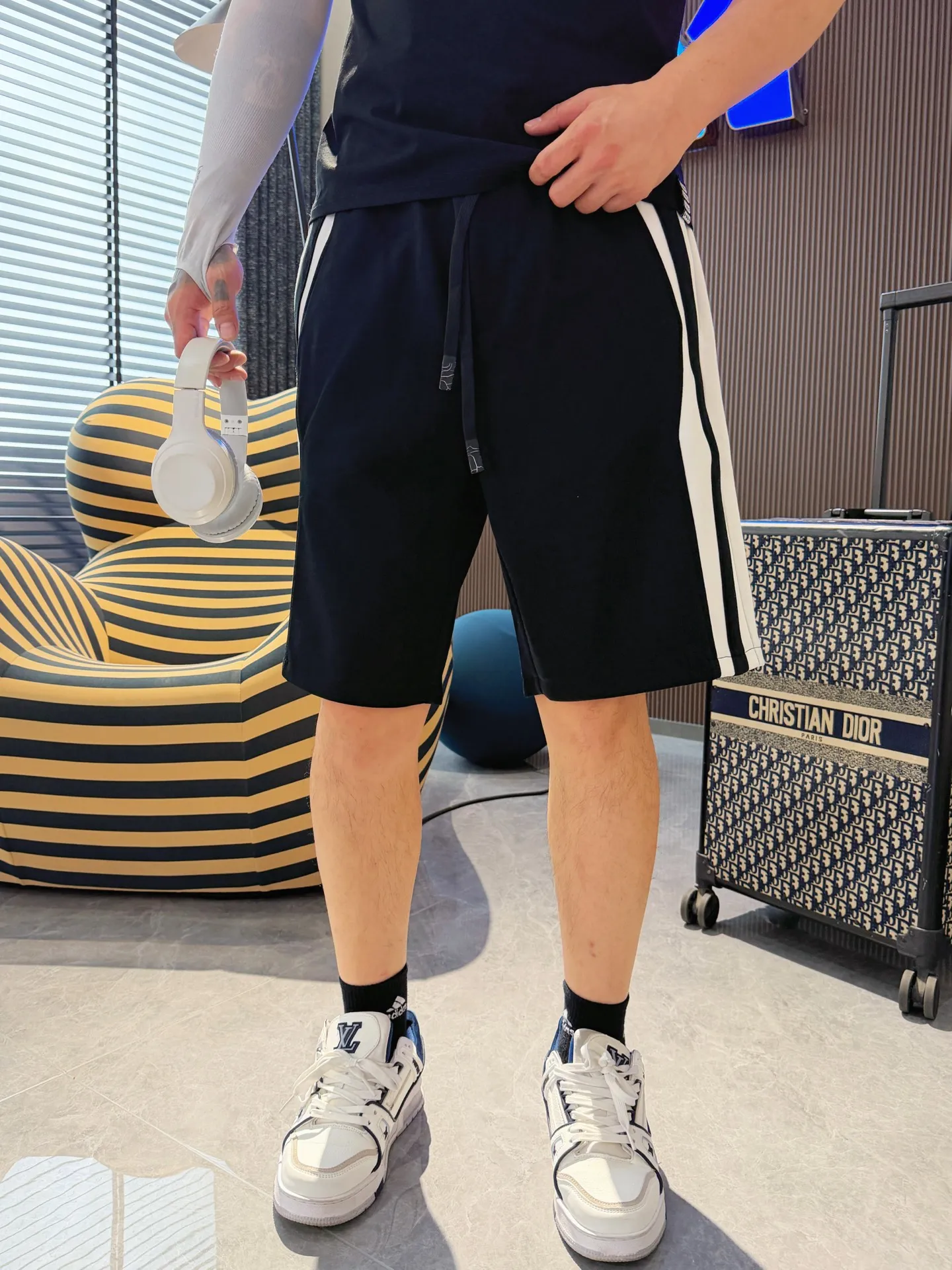 Balenciaga's three-standard complete 2026 summer New Arrival men's casual shorts, advanced custom-made Breathable fabric, Breathable fabric, extremely stretchy and comfortable, impeccable details, top-grade accessories, original logo design concept, delicate and soft feel! The upper body fit is awesome! Size: M-XXXL Please state your height and weight when ordering